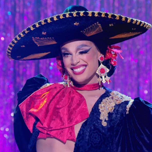 Valentina asume con orgullo sus raices latinas y mexicanas. Su madre es de Aguascalientes.