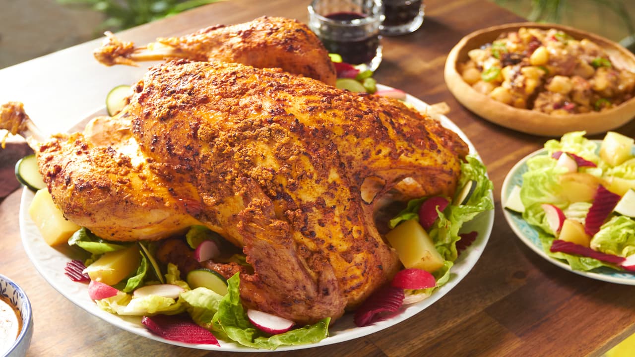 Los CDC además recomiendan "preparar recetas familiares tradicionales para familiares y vecinos, especialmente aquellos con mayor riesgo de enfermedad grave por covid-19, y entregarlas de una manera que no implique el contacto con otras personas".