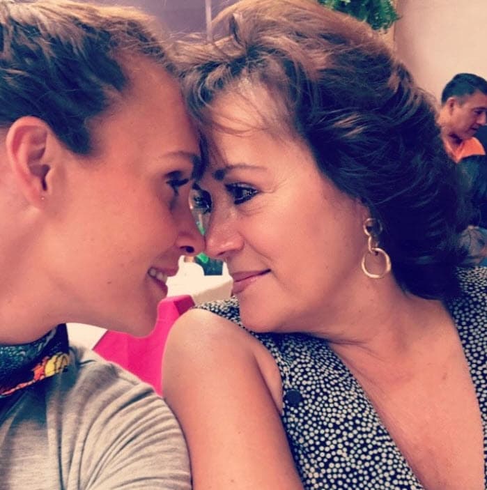 "Yo prefiero 
<b>mil veces ver a mi mamá</b> que estar en un proyecto y no poderla ver por el covid", añadió.
<br>