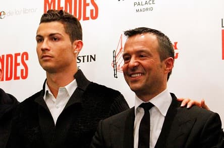 Cristiano Ronaldo le obsequia una isla griega a su agente 
