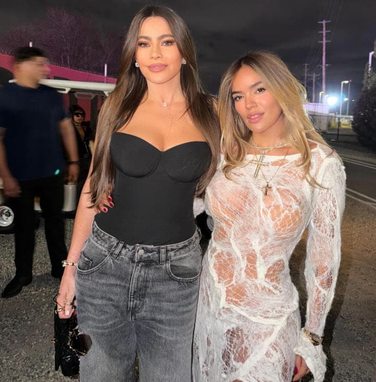 Sofía Vergara y Karol G en el Super Bowl 2026.