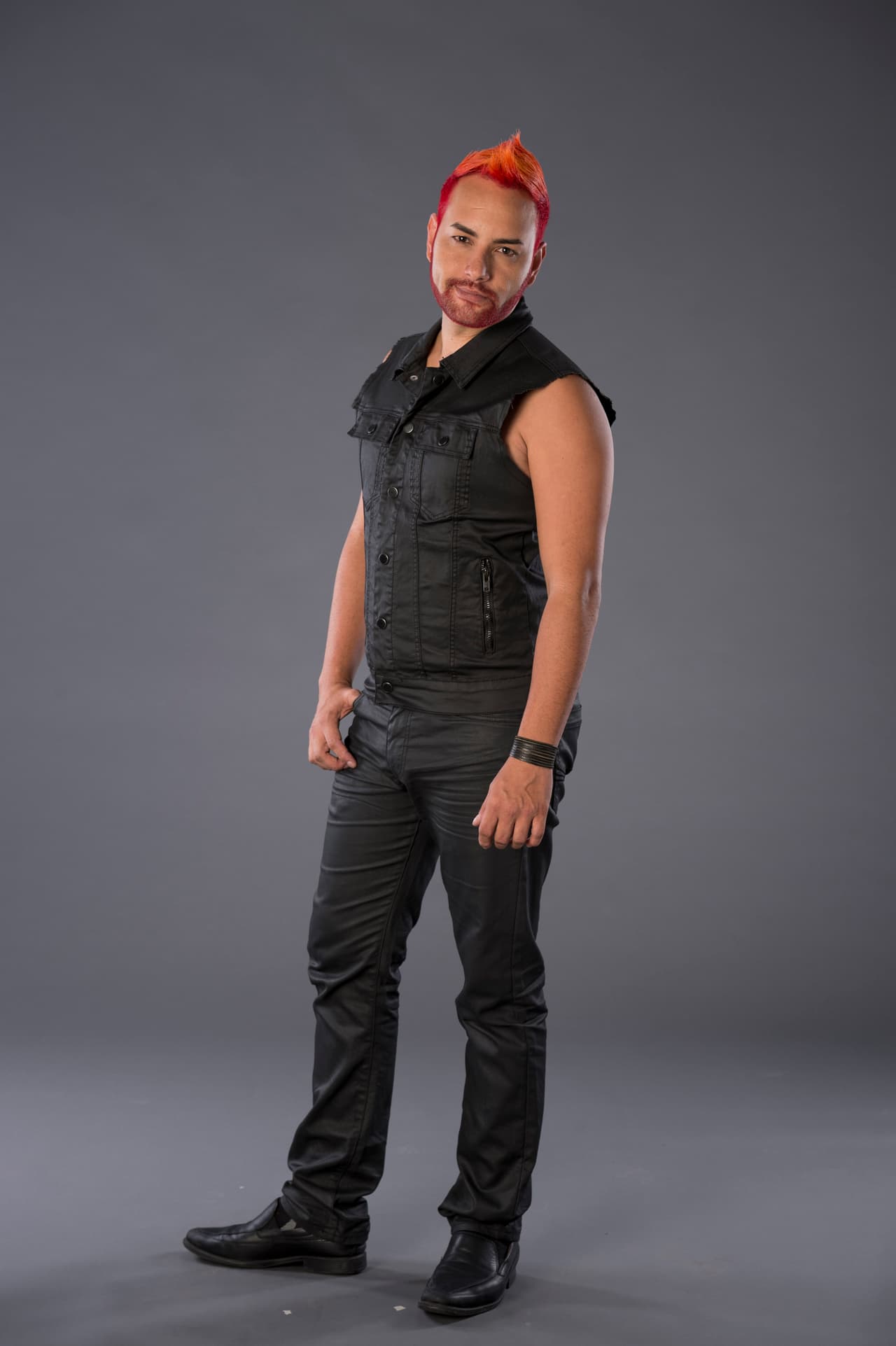 Kevin Kevin tiene 35 años y es de Puerto Rico. Canta para una fundación sin fines de lucro.