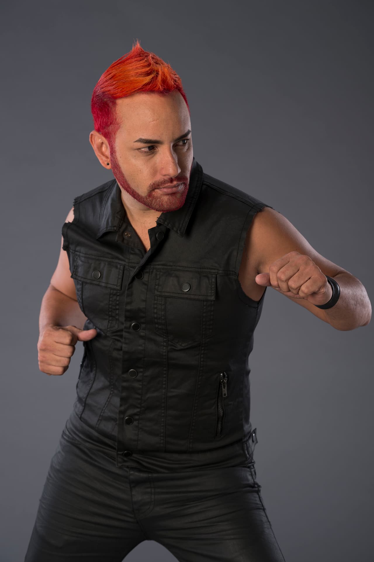 Su abuela es su fan número uno, y por eso tiene pintado su color de pelo de esa manera.