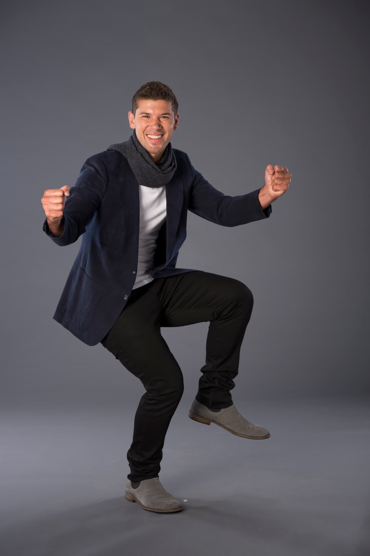 Sus dos pasiones son la música y los coches.