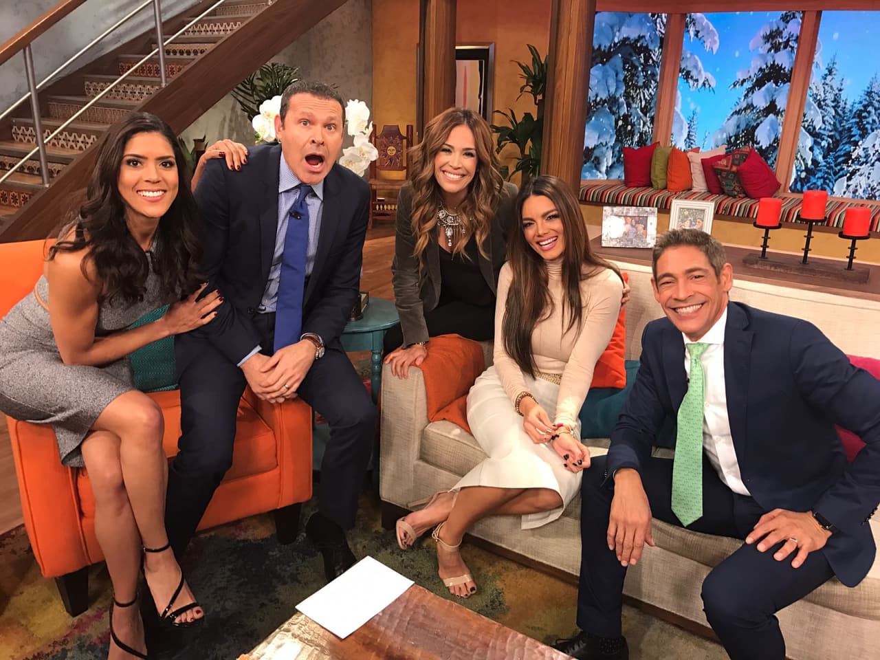Cascada de sonrisas. Felices de recibir en la casita de Despierta América a Zuleyka Rivera.
