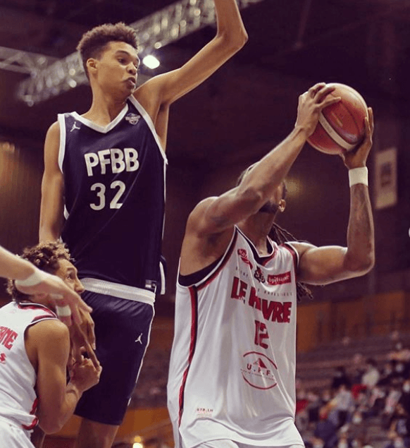 En octubre de 2019 se convirtió en el segundo jugador más joven en debutar en la Eurocup con tan solo 15 años.