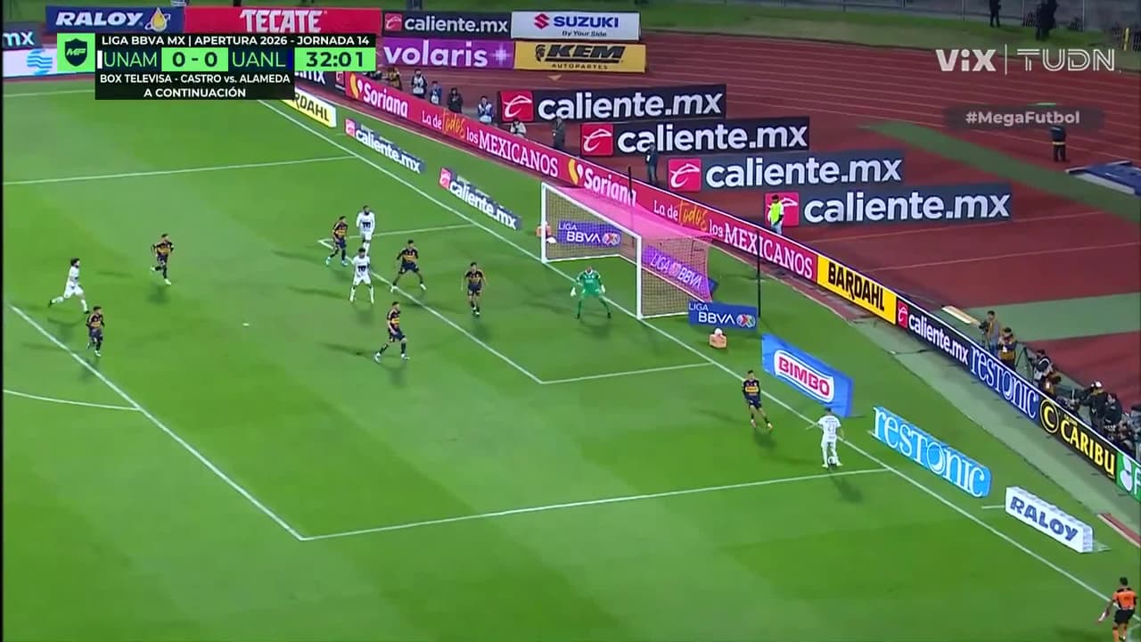 Chino hizo una jugada de fantasía pero Juninho y Morales dejan ir la oportunidad del primer gol