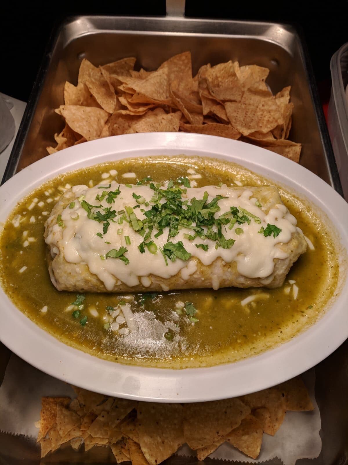 Antojitos Carmen ha recibido críticas favorables por sus platos mexicanos tradicionales. Un escritor gastronómico de Los Ángeles elogió su huarache de huitlacoche, una masa de maíz frita con frijoles y cebollas salteadas, cubierta con lechuga y queso deshebrado y una salsa de habanero llamada 'El Chamuco' (el diablo) "por su capacidad de infiltrarse en tu alma".