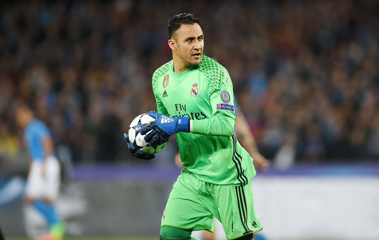 Keylor Navas se rapa cabeza en homenaje a los niños que luchan contra cáncer