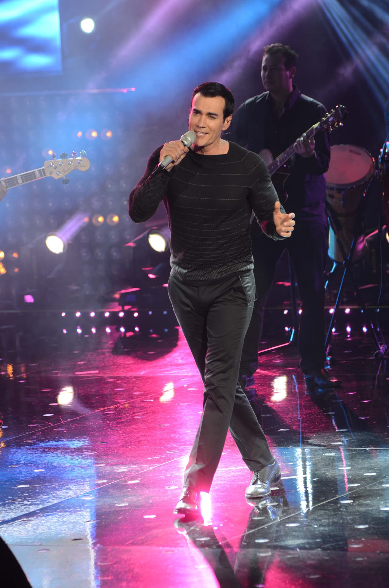 Ha cantado temas incidentales de las telenovelas donde participa como "Me duele tu audencia" (
<i><b><a href="http://www.univision.com/novelas/tres-veces-ana" target="_blank">Tres veces Ana</a></b></i>), "Hasta el fin del mundo te amaré" (telenovela del mismo nombre), "Talismán" (
<i>Abismo de pasión</i>) y "Lo sabes bien" (
<i>Mentir para vivir</i>).