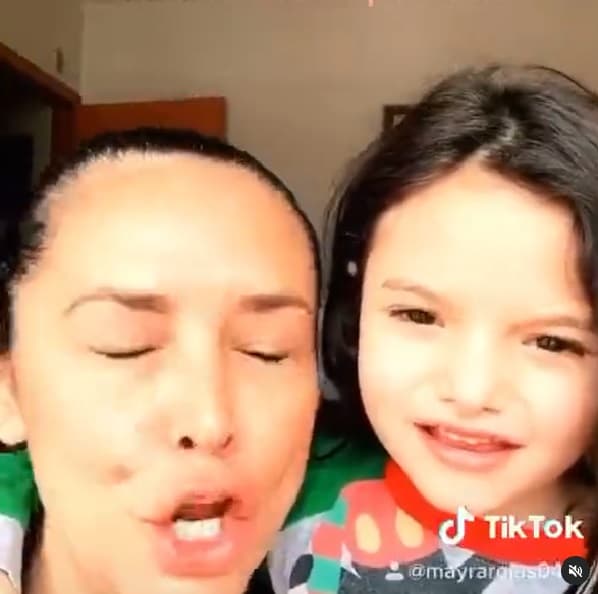 En la cuenta de Mayra Rojas, Lucianna ha demostrado que tiene talento para la actuación como sus dos madres adoptivas. La niña aparece en varios clips junto a la actriz divirtiéndose al grabar lo que comparten en redes.