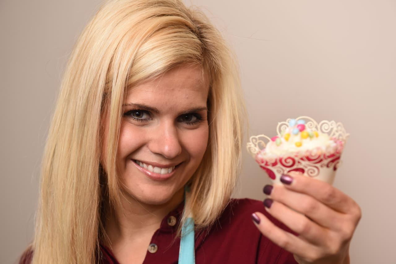 Requirió mucho entrenamiento dejar de llevarse a la boca esos 'snacks' tan ricos.