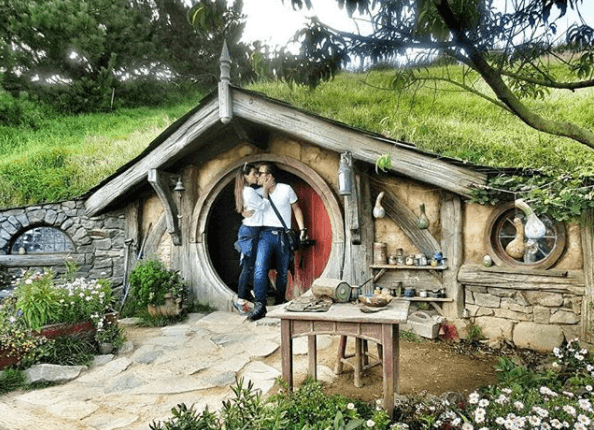 Y se dieron tiempo para visitar la comarca ficticia del escritor J. R. R. Tolkien en el plató de Hobitton en Nueva Zelanda.