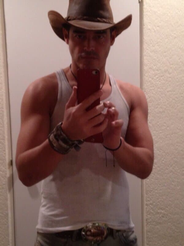 Y le encanta presumirlo a sus fans en las redes sociales.