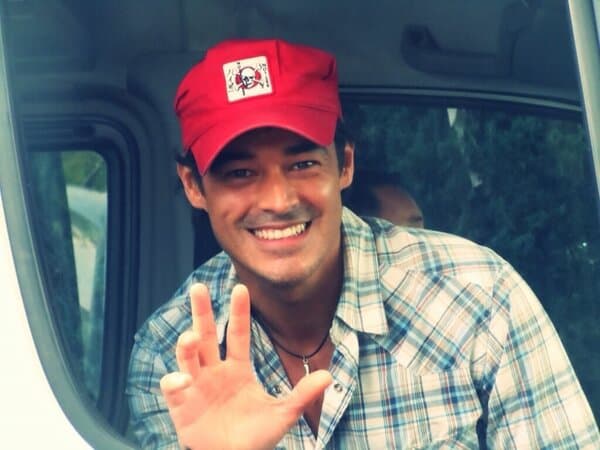 Aunque fuera de cámaras es todo lo contrario. ¡Es un hombre encantador!