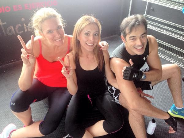 Hace mucho ejercicio para mantener ese cuerpo. ¡Se nota!