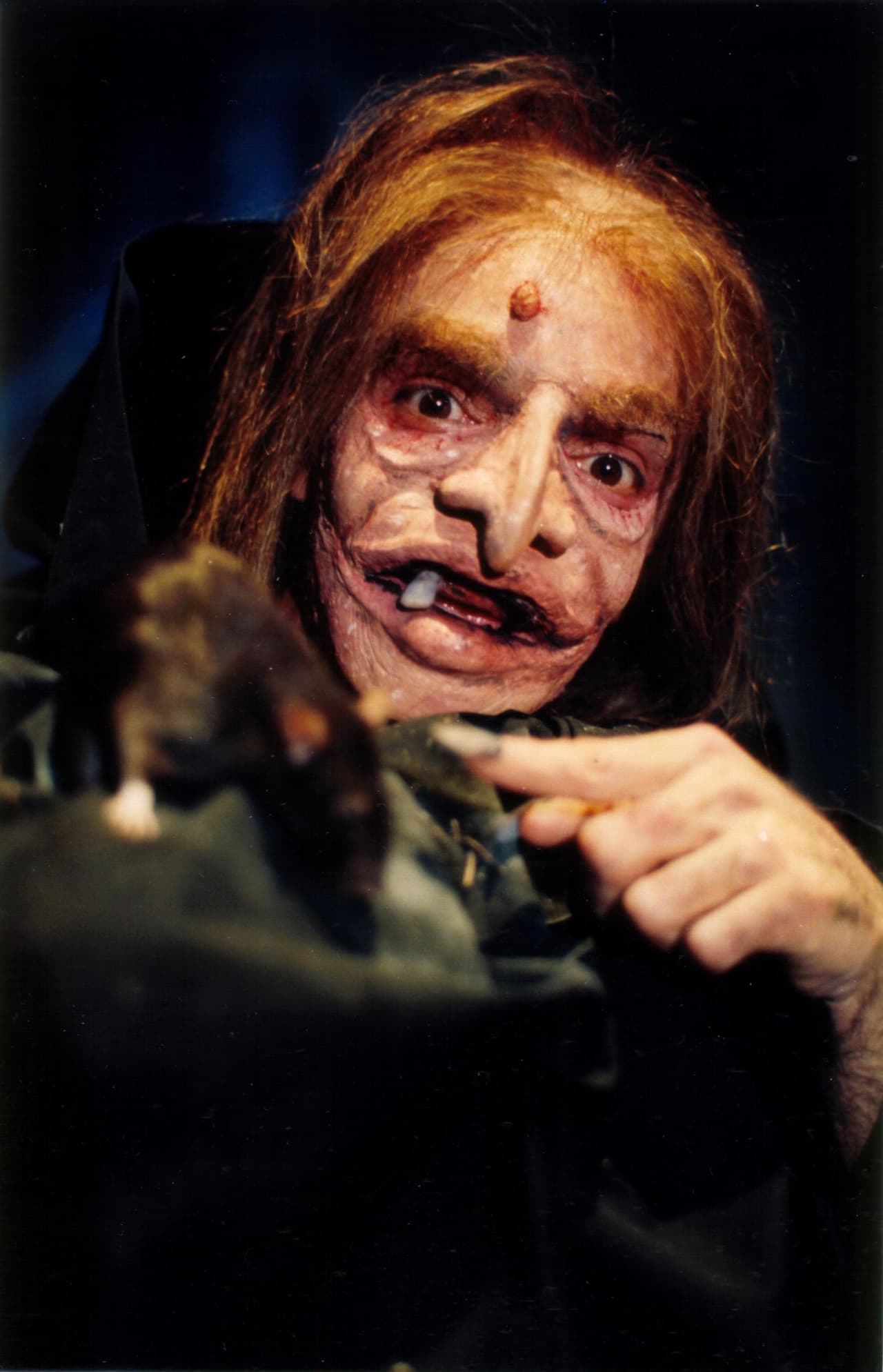 El 
<b>Lonje Moco</b> decía "¡Fue horribleee, fue horribleee!". Siempre contaba historias de las que perdía la secuencia y lo acompañaba una gárgola parlante.