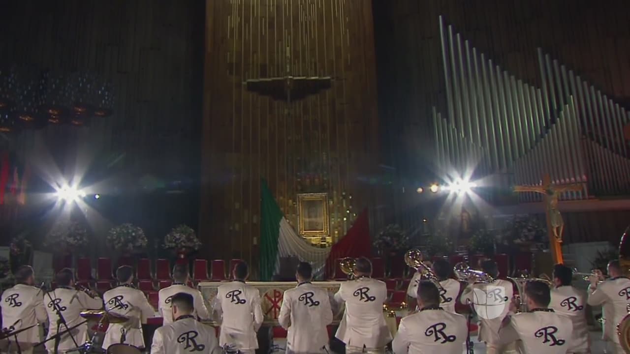 Vestidos de gala frente al altar de la Virgen, los músicos le dedicaron un sentido tema.