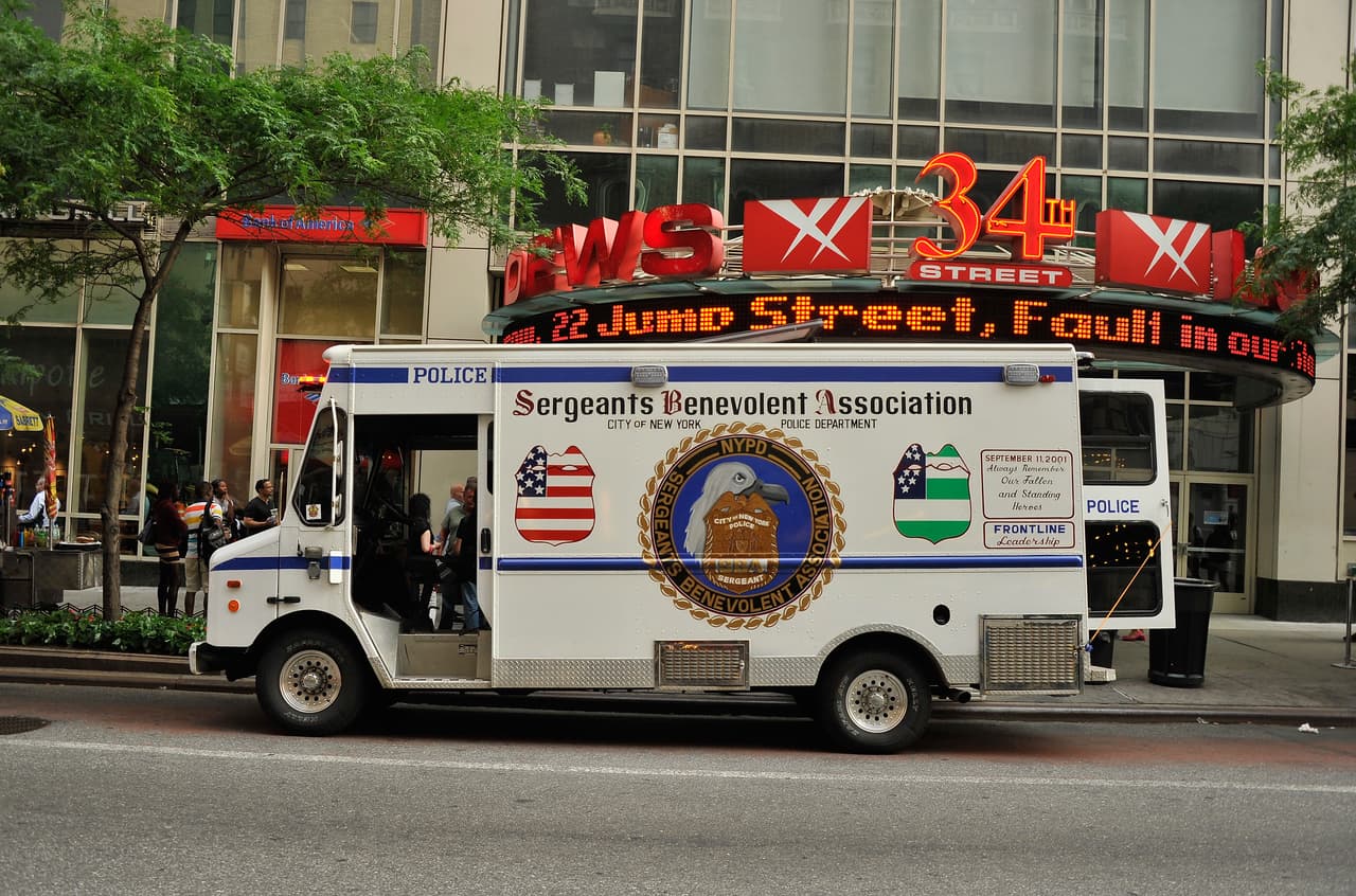 FBI registra la sede de sindicato de la policía de Nueva York en Manhattan