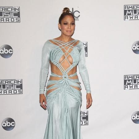 "Solo debo ser yo misma y no tener miedo de decirle eso al mundo: 
<b><a href="https://www.univision.com/famosos/entre-risas-beisbol-y-diversion-asi-fue-el-sabado-perfecto-de-a-rod-y-jlo-video" target="_blank">'Soy una mujer, tengo 50 años y estoy aquí</a></b>, y no voy a ir a ningún lado', (eso) iba a significar mucho para tanta gente", externó.