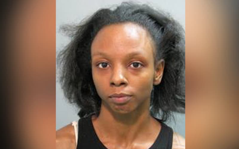 Autoridades del condado Harris interponen cargos a una madre por poner en riesgo la integridad de su hijo de 1 año 