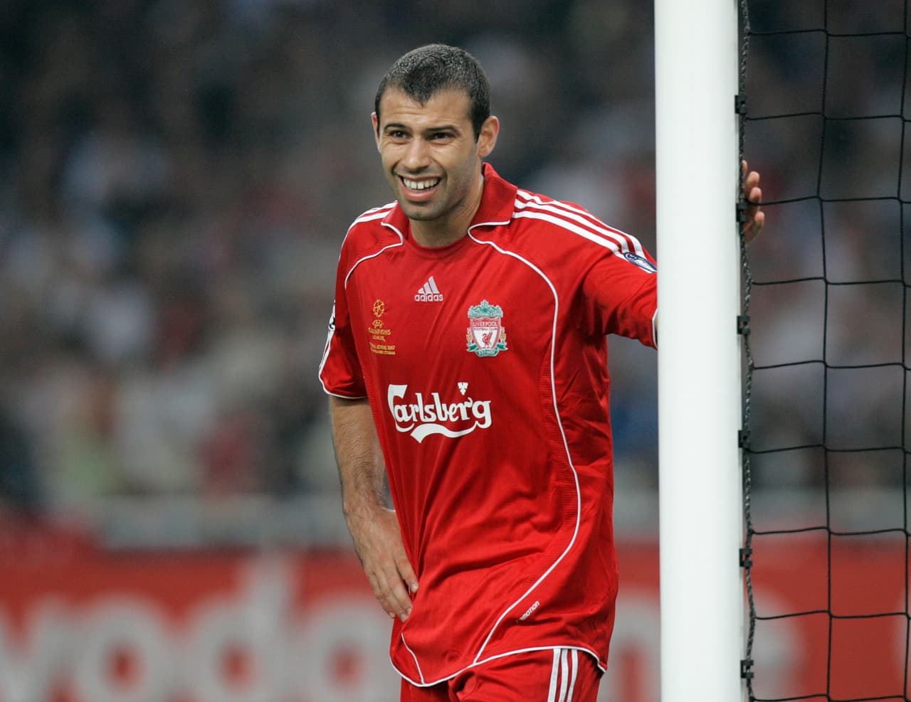 El Liverpool mostró interés en el jugador, pero por algunas reglas de la FIFA no se podía concretar el fichaje, hasta que el 24 de febrero de 2007 se hace oficial su llegada a Anfield.