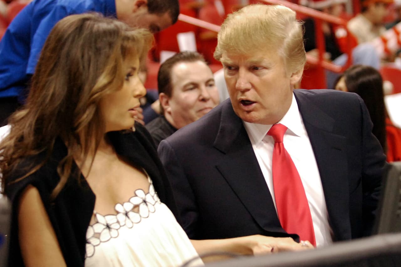 Trump hace un video para honrar a su madre pero ignora a Melania, la madre de su hijo