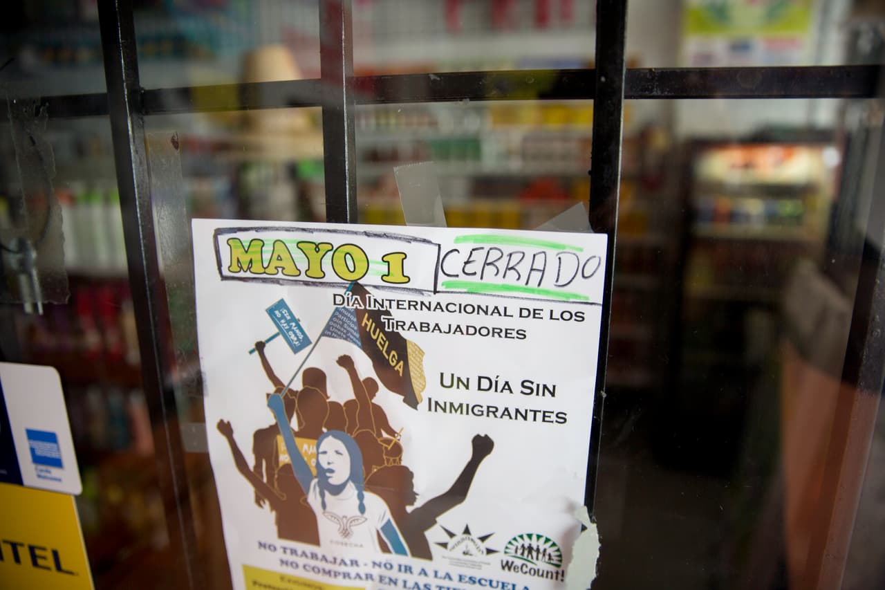 Además de la marcha, varios negocios de la ciudad no abrieron sus puertas este primero de mayo en apoyo al Día Sin Inmigrantes.