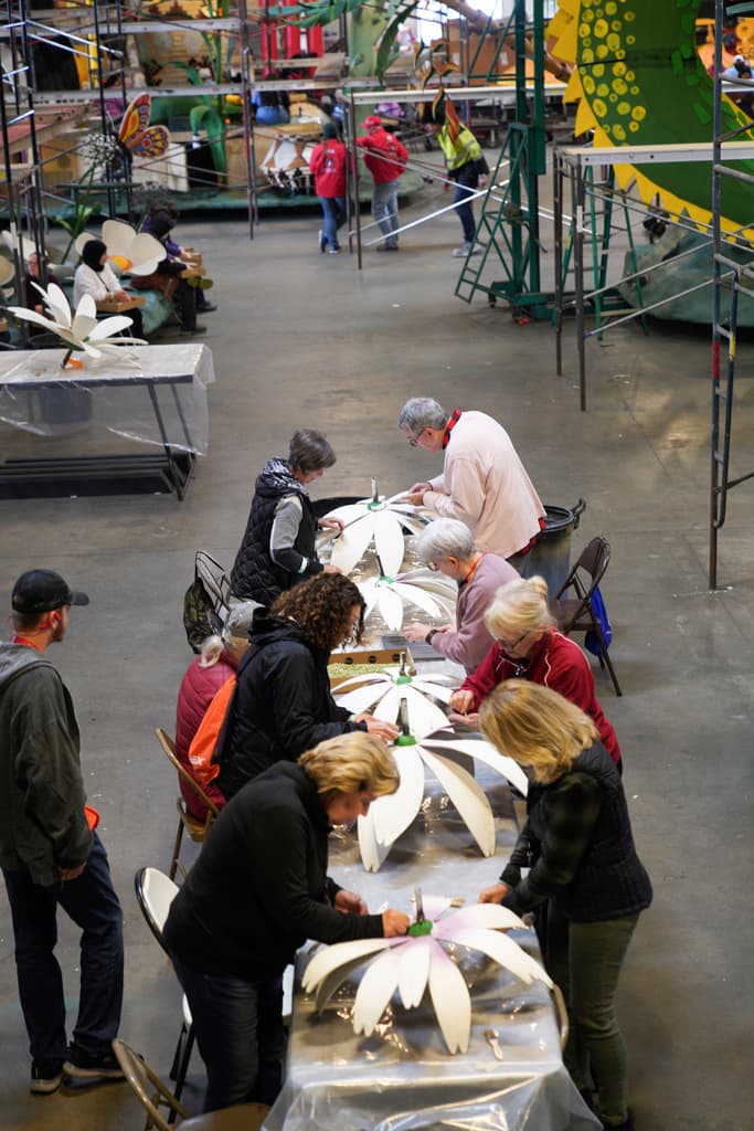 Las tareas están organizadas por grupos, de manera que cada cual pueda expresar su creatividad en un ambiente de respeto.