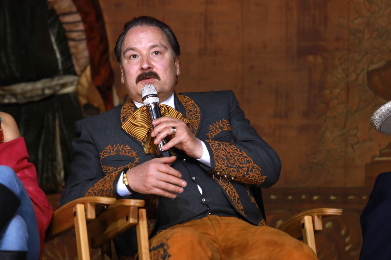 Antonio Aguilar Jr. fue abordado por los medios de comunicación, el pasado martes en la Lotería Nacional, durante el homenaje que le hicieron a 
<b><a href="https://www.univision.com/famosos/asi-se-preparan-angela-aguilar-y-su-hermano-para-el-centenario-de-su-fallecido-abuelo-video">su padre, Antonio Aguilar, con motivo del centenario de su natalicio</a></b>.