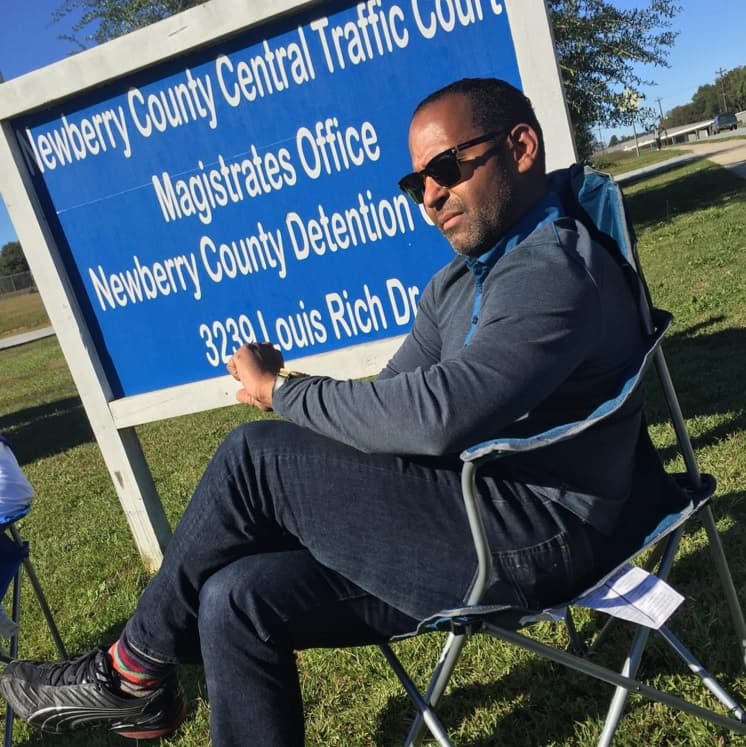 ¿Cómo espera Tony Dandrades que termine todo esto? “Depende de lo que decida el juez de fianza. El juez según su historial no tiene mucha fama de otorgar fianza a hispanos. Cabe la posibilidad que Larry espere su primer juicio preso. Todo depende. Quizá la cobertura que tenga este caso puede tener cosas bien a favor. Estamos a la espera de ver qué pasa”, explicó.