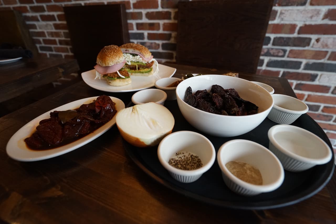 Ingredientes del chipotle importados de Puebla.