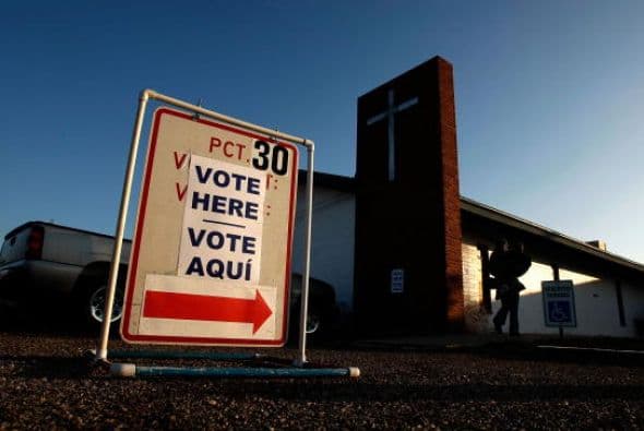 Si decides votar en un centro de votación temprana, puedes chequear los lugares y la disponibilidad, poniéndote en contacto con la oficina del Registrador del Condado.