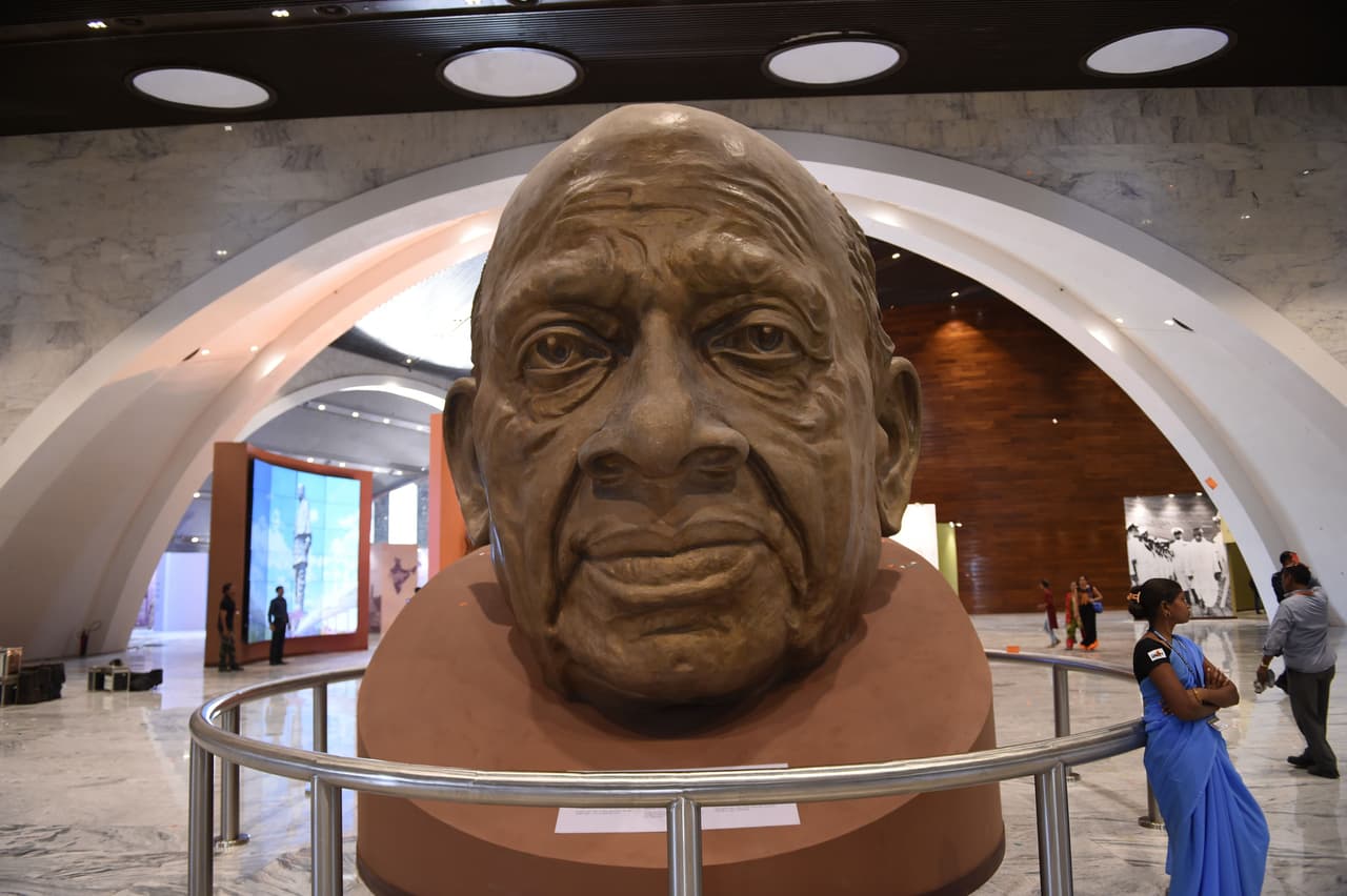 Al interior de la estatua hay un museo en donde se recrea la independencia del país. En esta foto se ve
<b>una réplica de la cabeza de Sardar Vallabhbhai Patel a otra escala. </b>