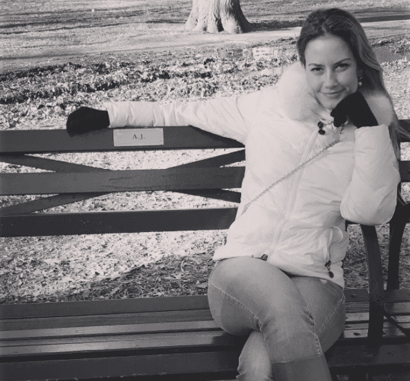 En 2010, la villana de la telenovela "Llena de Amor" confirmó su noviazgo con el empresario Rolly Pavia.