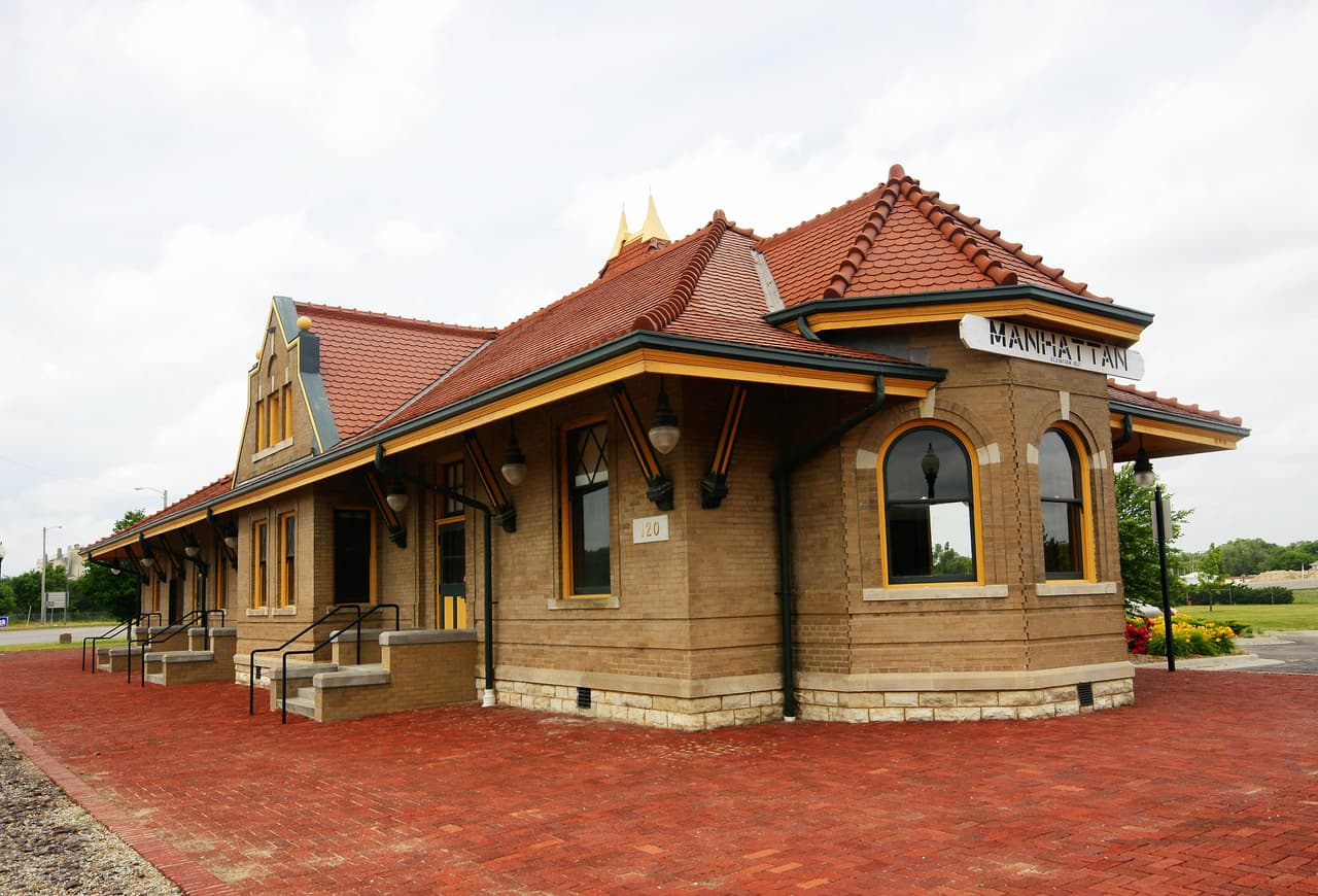 <b>Puesto 4. Manhattan, Kansas</b>
<br>
<br>Variación de la población por la migración, entre 2010 y 2020: -11.1% (-14,079 habitantes).
<br>
<br>Variación de la población en general, entre 2010 y 2020: +2.4% (3,048 habitantes).
<br>
<br>Tasa de pobreza: 18.6%.
<br>
<br>Población en 2020: 130,142 habitantes.
<br>