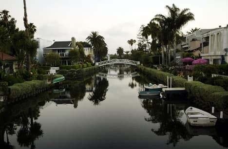 <b>Venice Canals: </b>Estos canales, que reciben su nombre por la ciudad italiana, exhiben una de las escenas más románticas de Los Ángeles y sí, también podrá dar un romántico paseo en góndola.