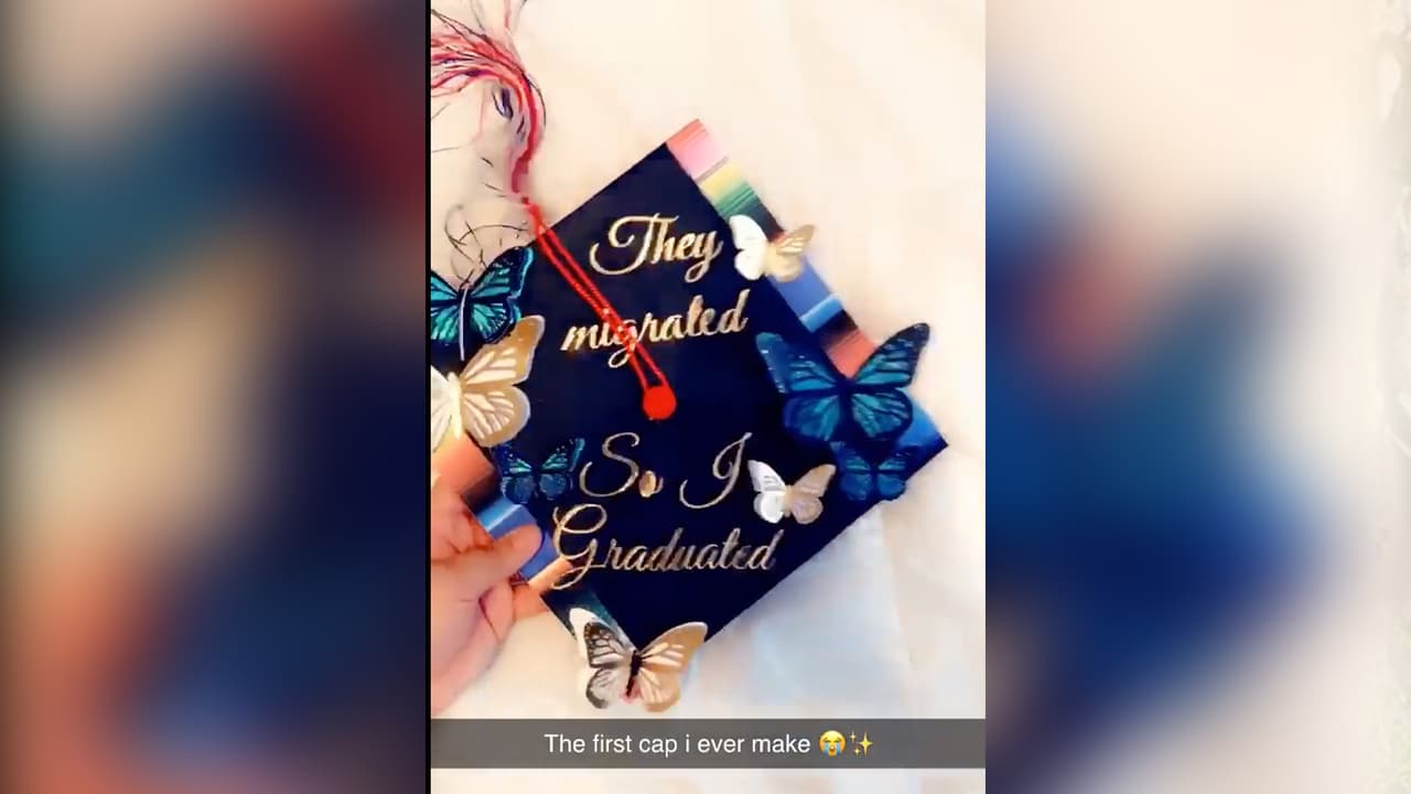 Liss Turtlewood-Diaz - Denisse Guerrero indica que este birrete fue decorado por ella. "Ellos migraron para que yo me graduara", señala su publicación.