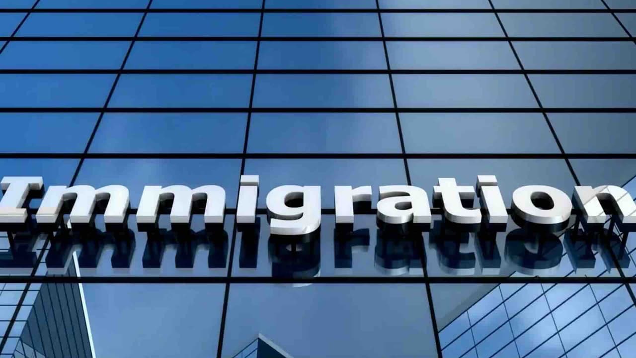 Madre y sus dos hijos son deportados tras cita migratoria en California; uno de los menores es sordo