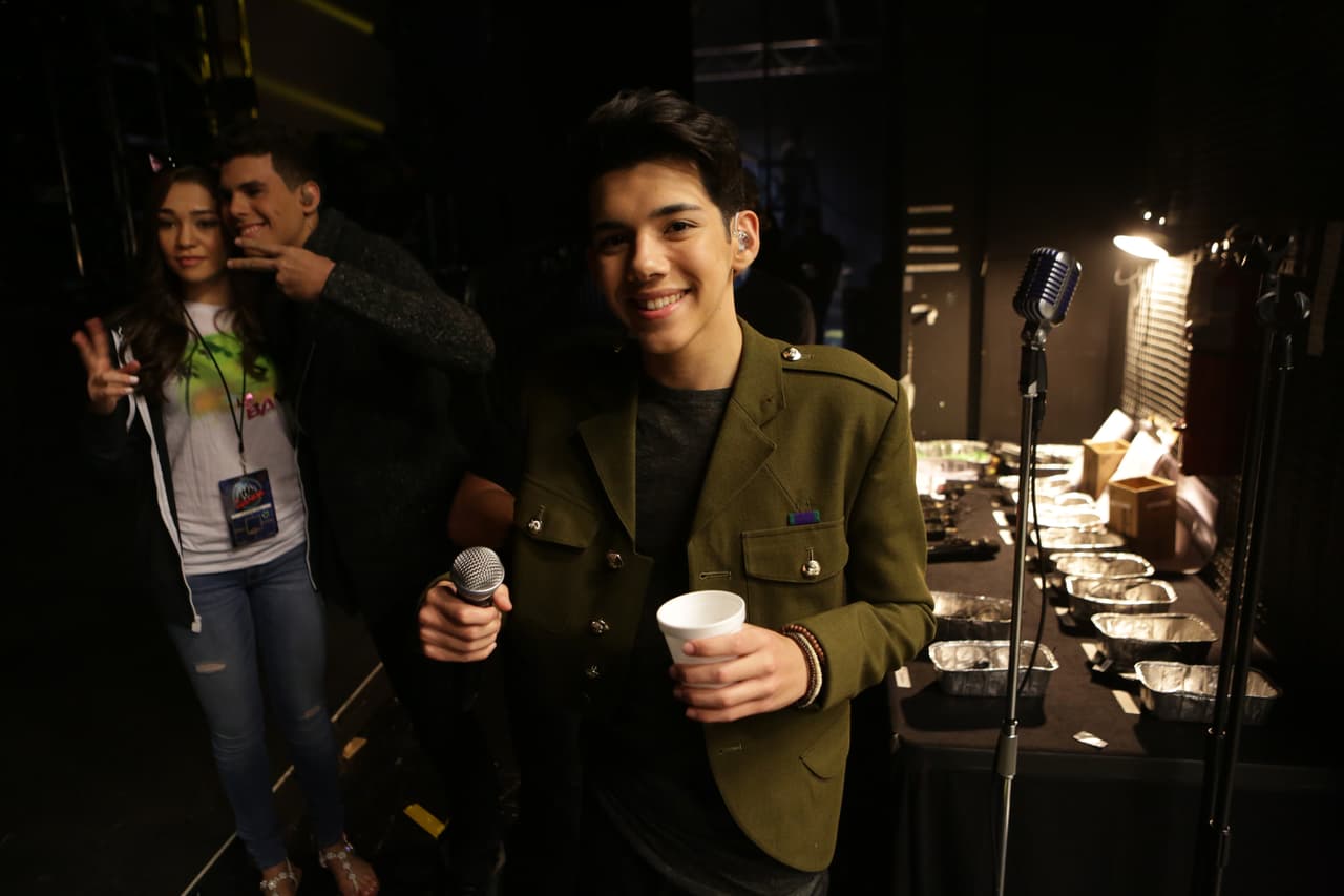 Te llevamos en exclusiva detrás del primer show de La Banda LIVE. We take you behind the scenes.