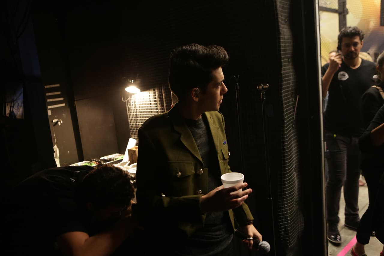 Te llevamos en exclusiva detrás del primer show de La Banda LIVE. We take you behind the scenes.