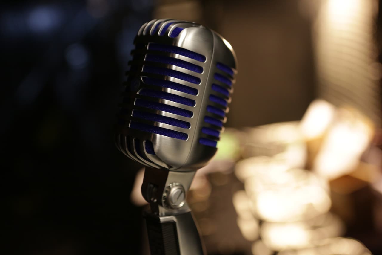 Te llevamos en exclusiva detrás del primer show de La Banda LIVE. We take you behind the scenes.