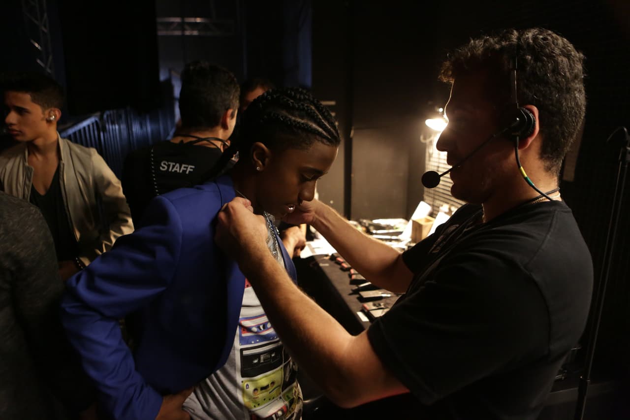 Te llevamos en exclusiva detrás del primer show de La Banda LIVE. We take you behind the scenes.