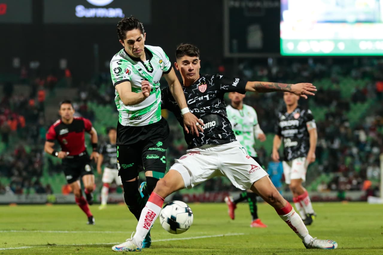 Necaxa se aprovechó de un equipo de Santos que no vive un buen arranque de temporada y los goleó a domicilio.