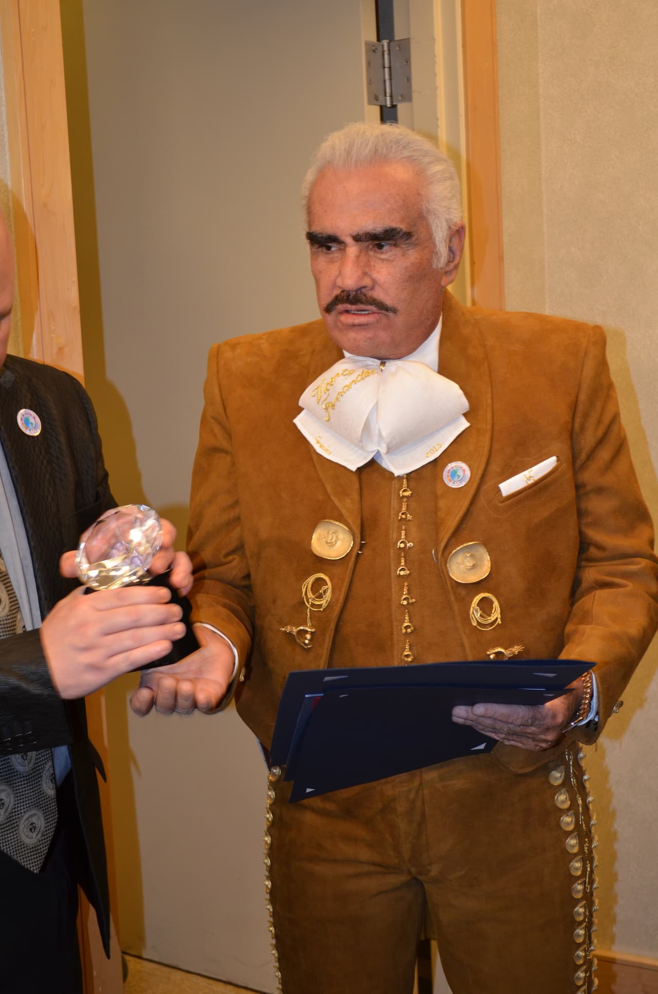 "En cuanto caminé sin ayuda de la caminadora empecé a caminar normal [...] y hace como dos meses y medio empecé a caminar con el talón, con la punta, y ahorita, bendito sea Dios, 
<b>libré esa pesadilla de tres años"</b>, reiteró Vicente Fernández