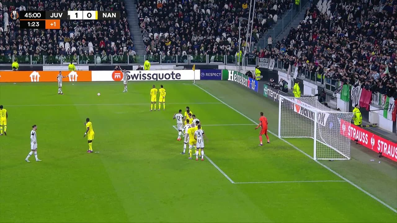 ¡TIRO ATAJADO! disparo por Leandro Paredes.