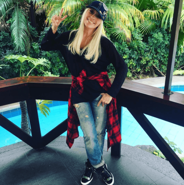 Recientemente la cantante mexicana causó controversia al decir que Yalitza Aparicio era todo lo contrario a las actrices mexicanas que han logrado destacar en Hollywood. “Mucha gente dice: si estás en Hollywood tienes que estar muy mexicana, pero muy bonita, un cuerpazo… y ella es todo lo contrario”.