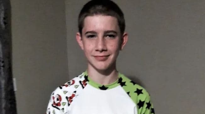 Las autoridades y su familia han descrito al joven como un héroe, por defender a su hermana de cinco años.