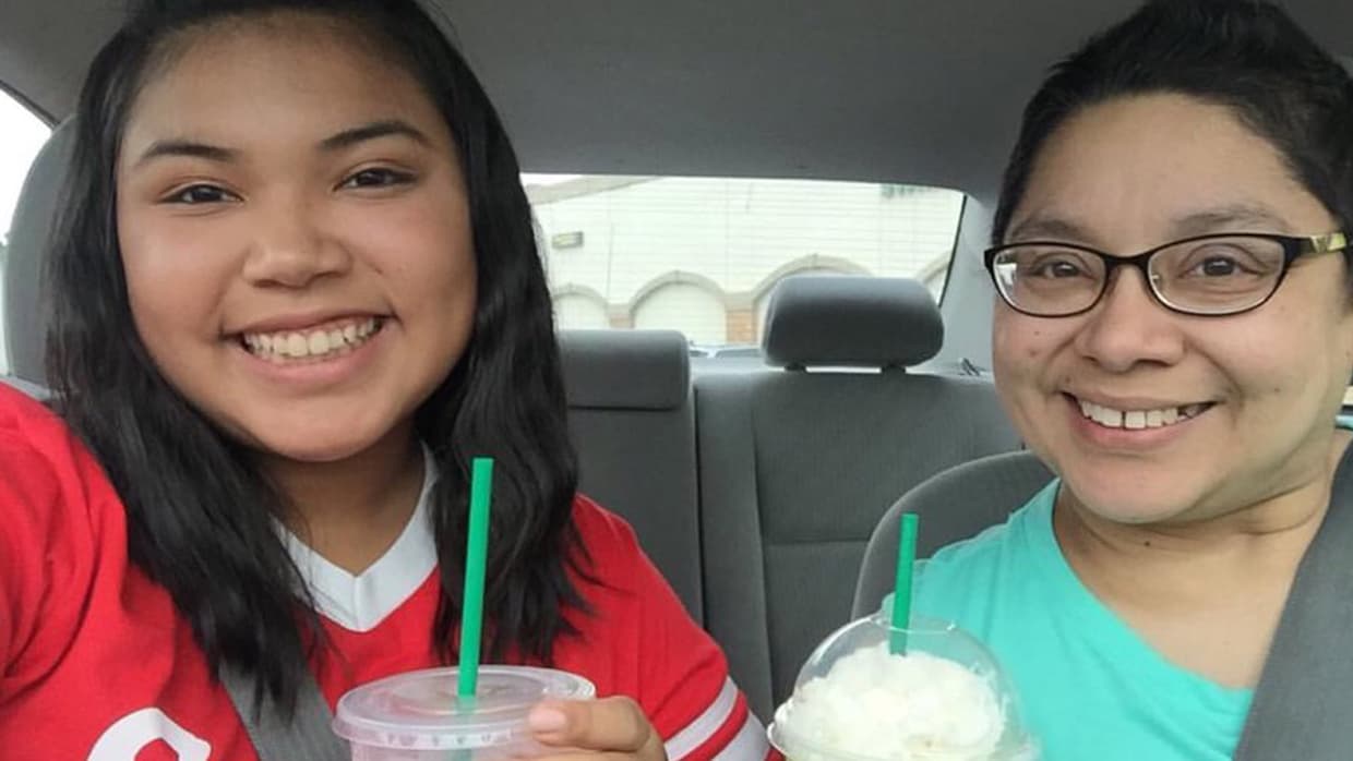 "Tomamos mis fotos de alto nivel durante el verano anterior, así que llegó a verme con mi toga y birrete", señaló Savannah. "Ella estaba emocionada. Ya estábamos planeando fiestas", 
<a href="http://dfw.cbslocal.com/2018/05/25/mesquite-teen-graduate-mom-tweets/">dijo a DFW</a>.