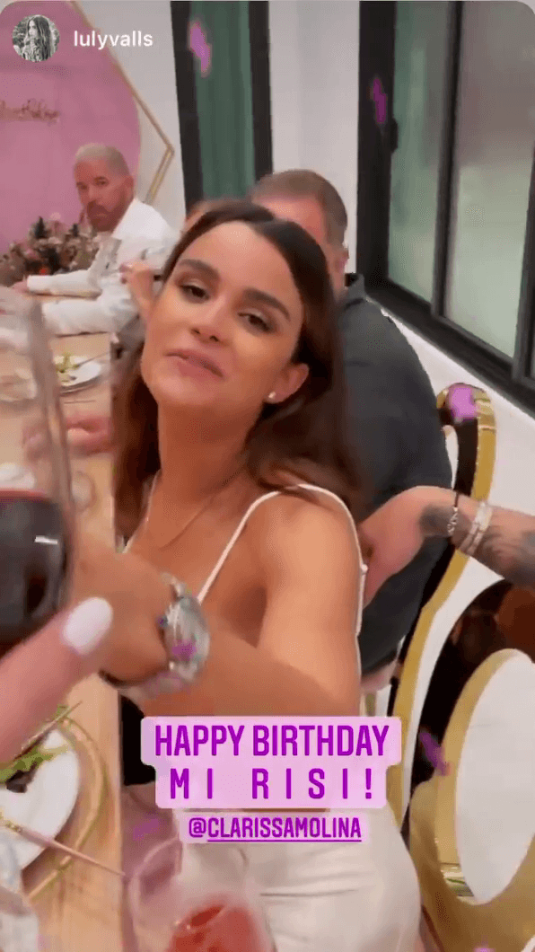 Esta noticia que la aqueja a ella y a su familia ocurre solo una semana después de que
<b><a href="https://www.univision.com/shows/el-gordo-y-la-flaca/clarissa-molina-trayectoria-y-transformacion-en-el-gordo-y-la-flaca-fotos" target="_blank">llegó a los 30 años</a></b> el pasado 23 de septiembre.
<br>